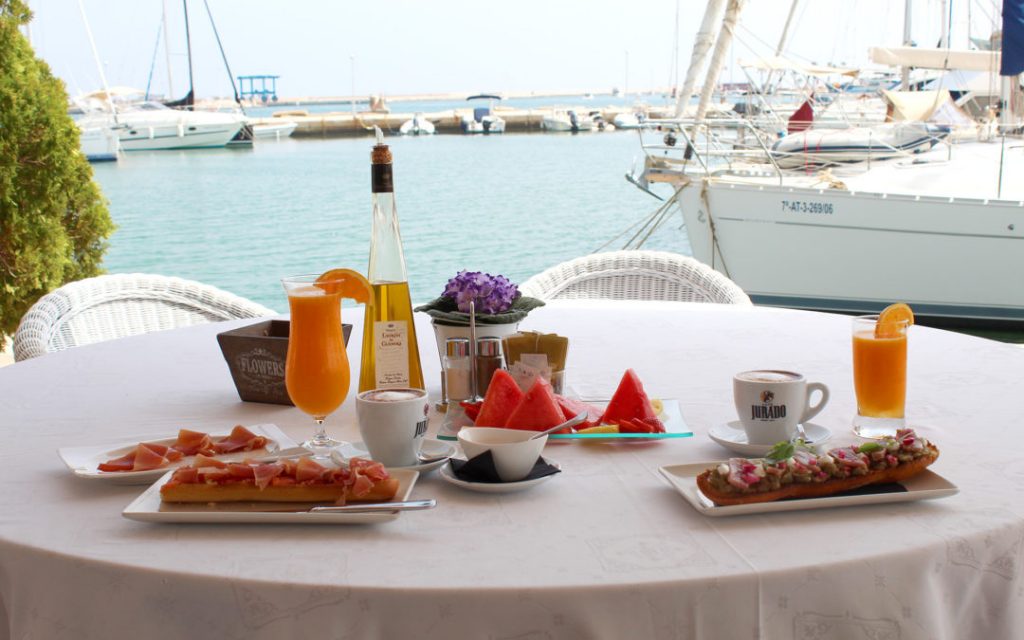 desayunos frente al mar